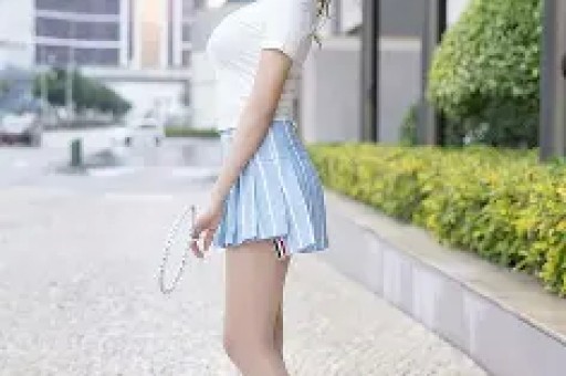 高速赶下车、洗衣服接口水、跪地服务当这些明星的员工太难了！