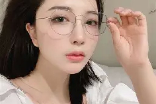 假唱、假脸、假学历走光这些丑态百出的明星底线在哪里？