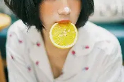 别让虚假人设透支民间公益的善良